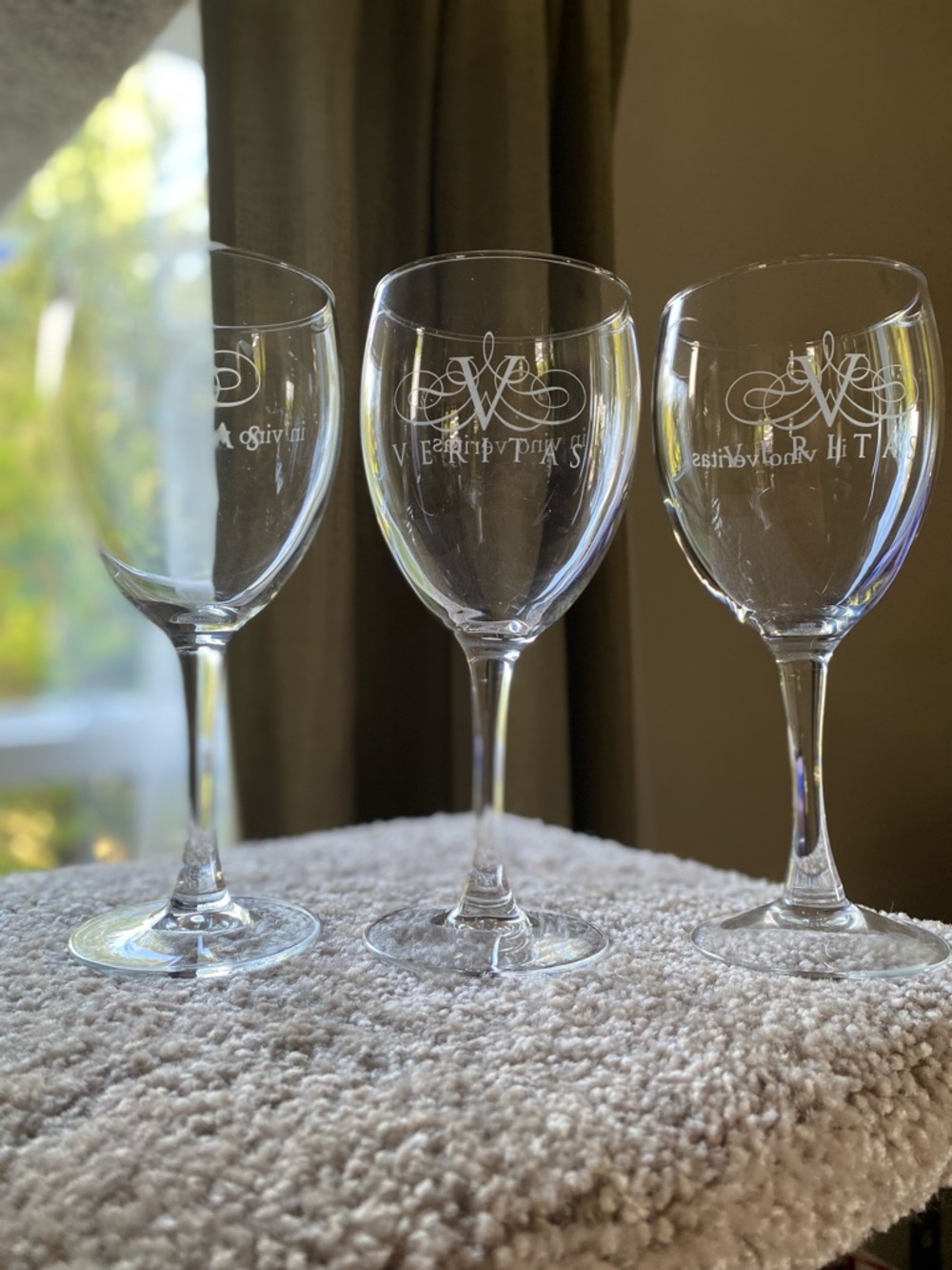 Veritas Vineyard Wine Glass Set of 3 Etched Logo “In Vino Veritas” 8 oz Virginia